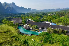 Le Serena Resort Kim Bôi, avec sa source minérale chaude émergeant des roches calcaires vieilles de 250 millions d’années, se distingue comme une destination incontournable à Hoa Binh, quelle que soit la saison. Photo: Sun Group