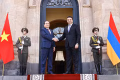 Le président de l'Assemblée nationale (AN) Tran Thanh Man (gauche), en visite officielle en Arménie, et président de l'Assemblée nationale arménienne Alen Simonyan. Photo : VNA