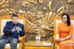 La vice-ministre vietnamien de l’Industrie et du Commerce, Phan Thi Thang et Paul Lê, vice-président chargé de la promotion commerciale et des exportations du groupe Central Retail. Photo : Journal Cong Thuong