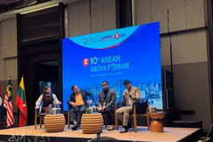 Participants à la table ronde du 10e Forum des médias de l'ASEAN (AMF 2026). Photo : VNA