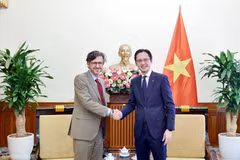 Le vice-ministre vietnamien des AE reçoit son homologue colombien chargé des affaires multilatérales