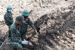 L’application des avancées scientifiques et technologiques ouvre de nouvelles pistes et améliore l’efficacité des recherches dans les zones au relief complexe, où les traces du champ de bataille ont été altérées. Photo : VNA