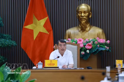 Le Premier ministre Le Minh Hung préside une réunion avec les responsables du ministère de l’Éducation et de la Formation et d’autres ministères et secteurs sur le développement de l’éducation et de la formation. Photo : VNA
