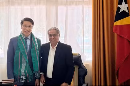 L’ambassadeur du Vietnam au Timor-Leste, Pham Binh Dam, et le ministre timorais de l’Agriculture, de l’Élevage, des Pêches et des Forêts, Marcos da Cruz. (Photo : Ambassade du Vietnam au Timor-Leste)