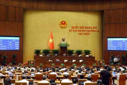 L’Assemblée nationale adopte la Loi modifiant et complétant certaines dispositions de la Loi sur la responsabilité de l’État en matière d’indemnisation. Photo : VNA