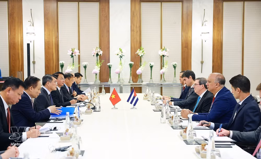 vnanet_potal-thu-tuong-le-minh-hung-tiep-bo-truong-ngoai-giao-cuba-bruno-rodriguez-parrilla-9020697.jpg