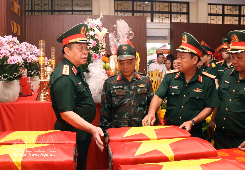 vnanet-potal-chien-dich-500-ngay-dem-dai-tuong-nguyen-trong-nghia-kiem-tra-cong-tac-tim-kiem-quy-tap-hai-cot-tai-cong-vien-le-thi-rieng-8880890.jpg
