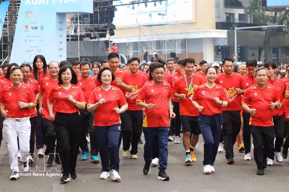 vnanet_potal-thuong-truc-ban-bi-thu-du-le-phat-dong-phong-trao-moi-nguoi-dan-lua-chon-it-nhat-mot-mon-the-thao-phu-hop-de-tap-luyen-thuong-xuyen-9078045.jpg