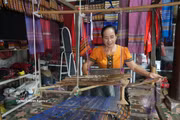 Nghe An valorise le tissage traditionnel pour développer le tourisme communautaire