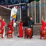 Des enfants de l'atelier d'art de VECTO participent à un spectacle au festival Cultural Fusion de Narellan. Photo : VNA