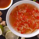 La sauce vietnamienne au sauce de poisson, à l’ail et au piment figure au troisième rang du classement des 34 meilleures sauces du monde établi par TasteAtlas, avec une note de 4,3/5. Photo: Shuttlestock