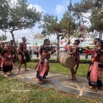 Des groupes villageois de percussionnistes et de joueurs de gongs participent au festival culturel des minorités ethniques de la province de Gia Lai. Photo : VNA