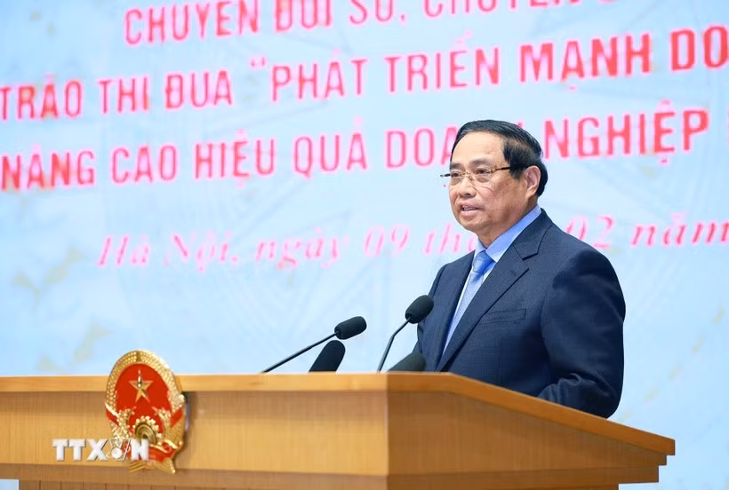Le Premier ministre Pham Minh Chinh, président du Conseil central d'Émulation et de Récompense préside la cérémonie de lancement de deux mouvements majeurs. Photo : VNA