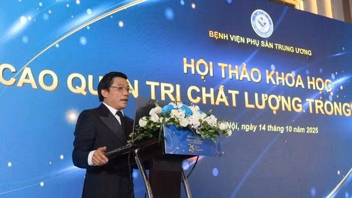 Le professeur Nguyen Duy Anh, directeur de l’Hôpital central d’obstétrique et de gynécologie, prend la parole lors du séminaire. (Photo : PV/Vietnam+)