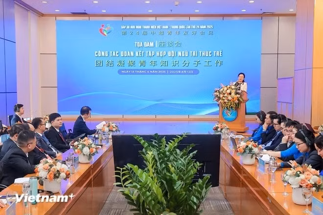 La table ronde de la jeunesse Vietnam-Chine a pour thème « Construire l'union parmi les jeunes intellectuels ». Photo : Vietnam