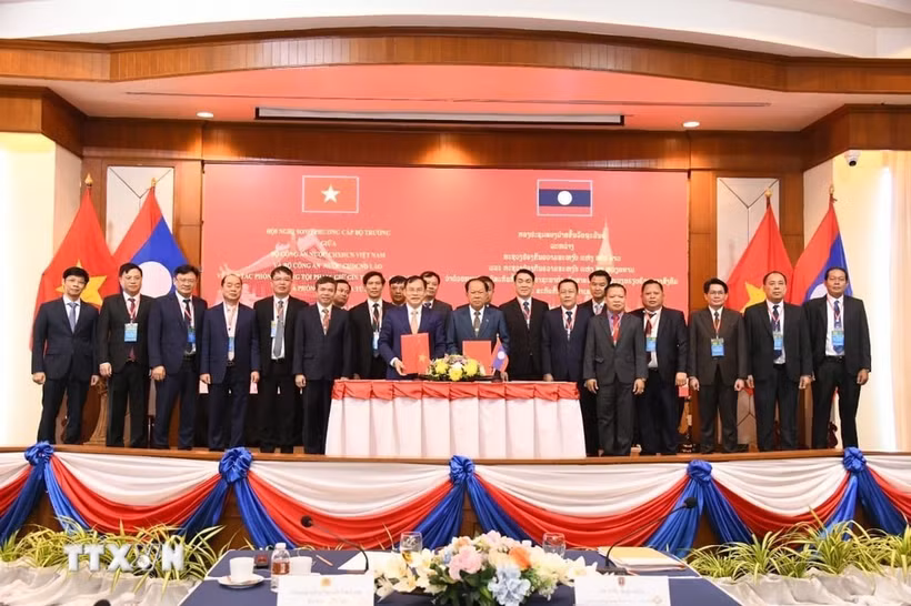 Le Vietnam et le Laos intensifient leur coopération en matière de sécurité publique. Photo : VNA