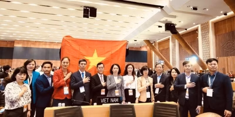 La délégation vietnamienne a participé à la 46e session du Comité du patrimoine mondial. Photo : Nhandan online