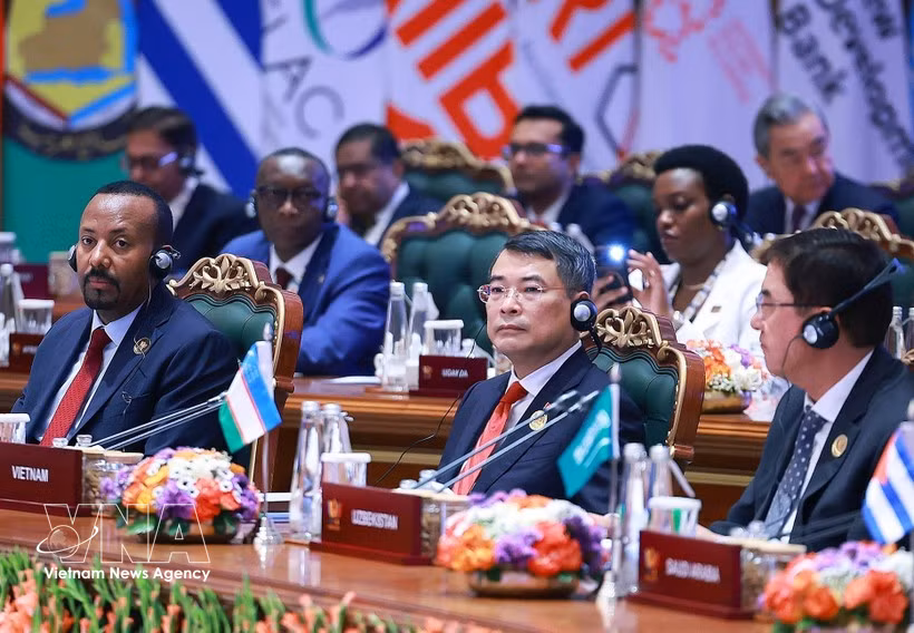 Le Premier ministre vietnamien Le Minh Hung et une délégation de haut rang du Vietnam se sont rendus les 12 et 13 septembre, à New Delhi, en Inde, pour participer au 18ᵉ Sommet des BRICS et mener des activités bilatérales. Photo : VNA