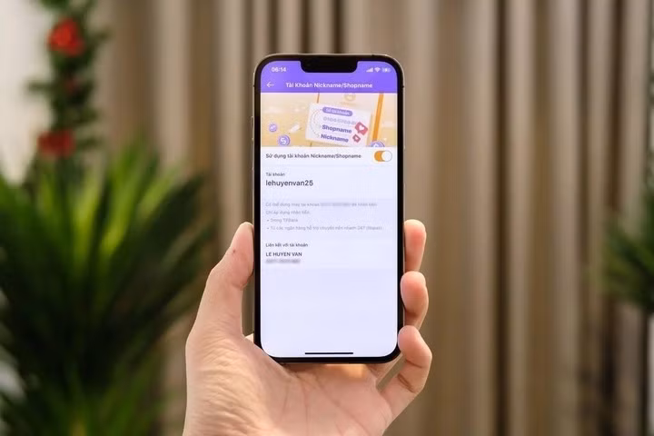 Depuis le 1er avril 2026, tous les noms de comptes de paiement ouverts auprès des banques commerciales doivent désormais correspondre strictement aux informations figurant sur la carte d’identité du titulaire. Photo : Vietnamplus