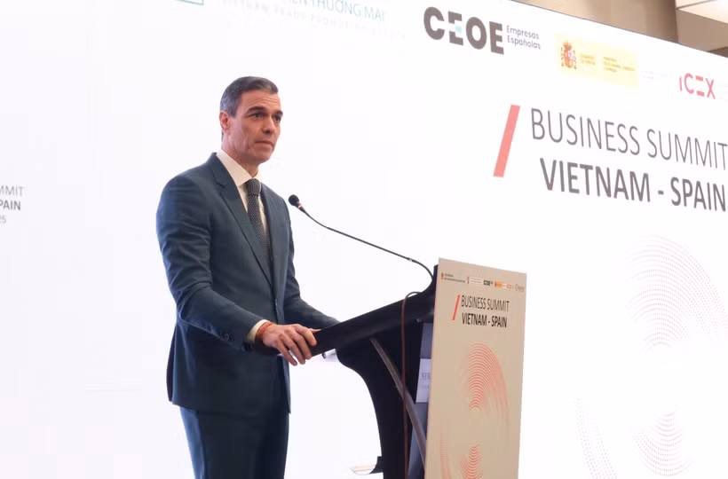 Le Premier ministre espagnol Pedro Sanchez s'exprime lors du Forum d'affaires Vietnam-Espagne,