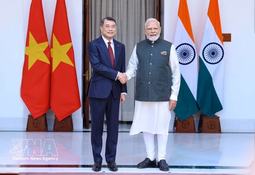 Le Premier ministre Le Minh Hung (à gauche) et son homologue indien Narendra Modi. Photo : VNA