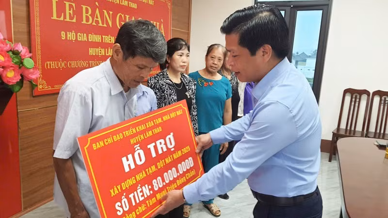 Phu Tho déterminée à achever avant le 31 août l’éradication de l'habitat précaire. Photo : https://baophutho.vn/