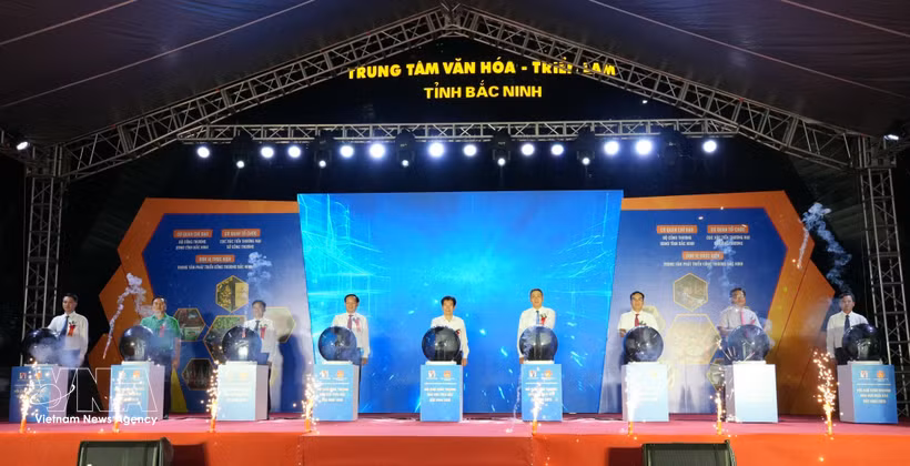 Lors de l'ouverture de la Foire de l’industrie et du commerce du Nord 2026. Photo : VNA
