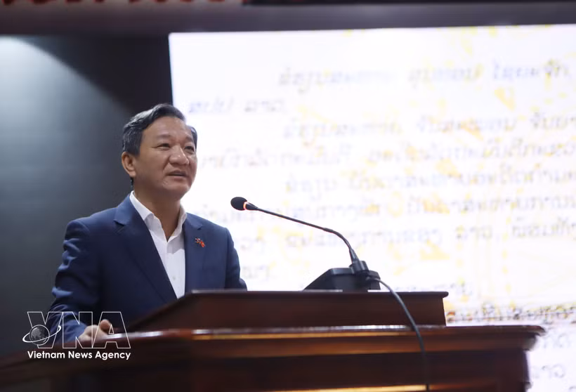 L'ambassadeur du Vietnam au Laos, Nguyen Minh Tam s'exprime à l'événement. Photo : VNA