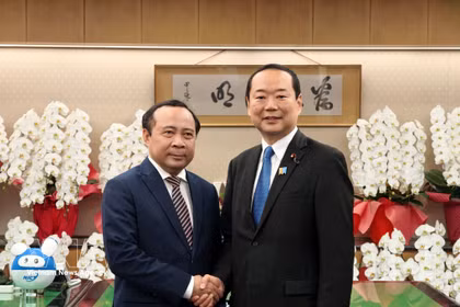 Le ministre des Sciences et des Technologies, Vu Hai Quan (gauche), et le ministre japonais des Affaires intérieures et des Communications, Fujii Hisayuki. Photo: VNA