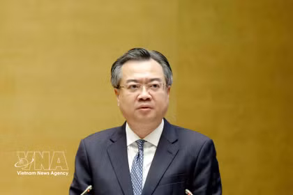 Nguyên Thanh Nghi, membre du Bureau politique, secrétaire du Comité central du Parti et chef de la Commission centrale des politiques et stratégies, s'exprime lors de la conférence. Photo: VNA
