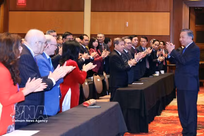 Le secrétaire général du Parti et président vietnamien Tô Lâm rencontre des représentants de la communauté vietnamienne au Canada. Photo: VNA