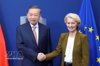 Le secrétaire général du Parti communiste du Vietnam (PCV) et président du Vietnam, To Lam, et la présidente de la Commission européenne, Ursula von der Leyen. Photo: VNA