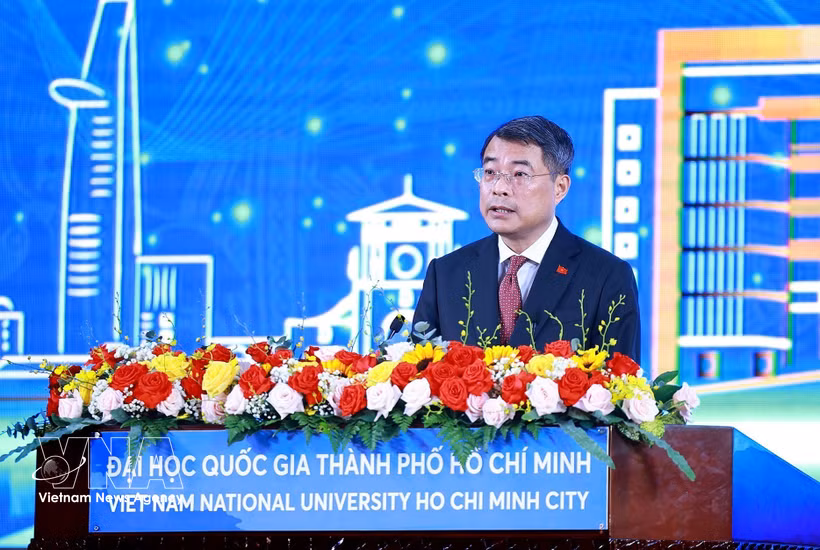 Le Premier ministre Le Minh Hung prend la parole. Photo : VNA