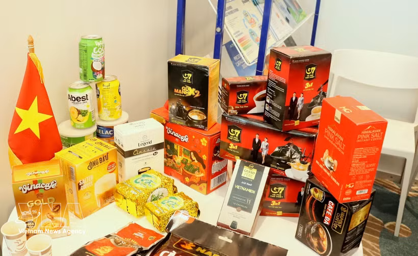 Des produits vietnamiens sont présentés aux entreprises et consommateurs africains. Photo : VNA