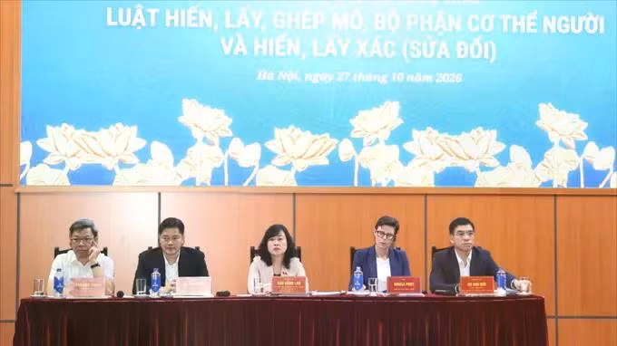 La conférence de presse consacrée au projet de loi révisant la Loi sur le don, le prélèvement et la transplantation de tissus et d’organes humains, ainsi que sur le don et le prélèvement de corps. Photo : sggp.org.vn