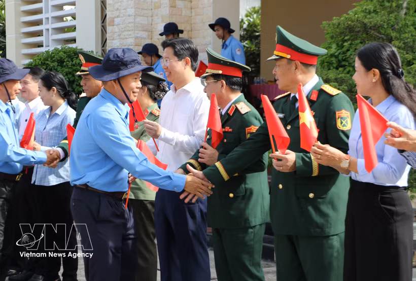 Départ des équipes vietnamiennes de recherche des restes des martyrs au Cambodge