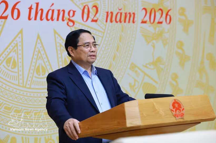 Le Premier ministre Pham Minh Chinh préside la 6ᵉ réunion du Comité directeur central chargé des politiques du logement et du marché immobilier. Photo : VNA