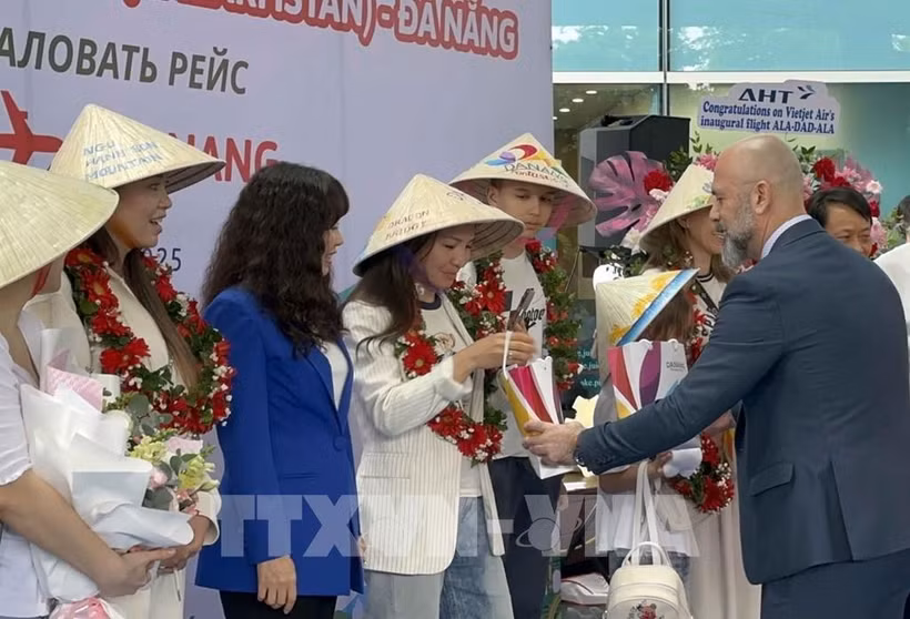 Da Nang accueille des touristes étrangers. Photo : VNA