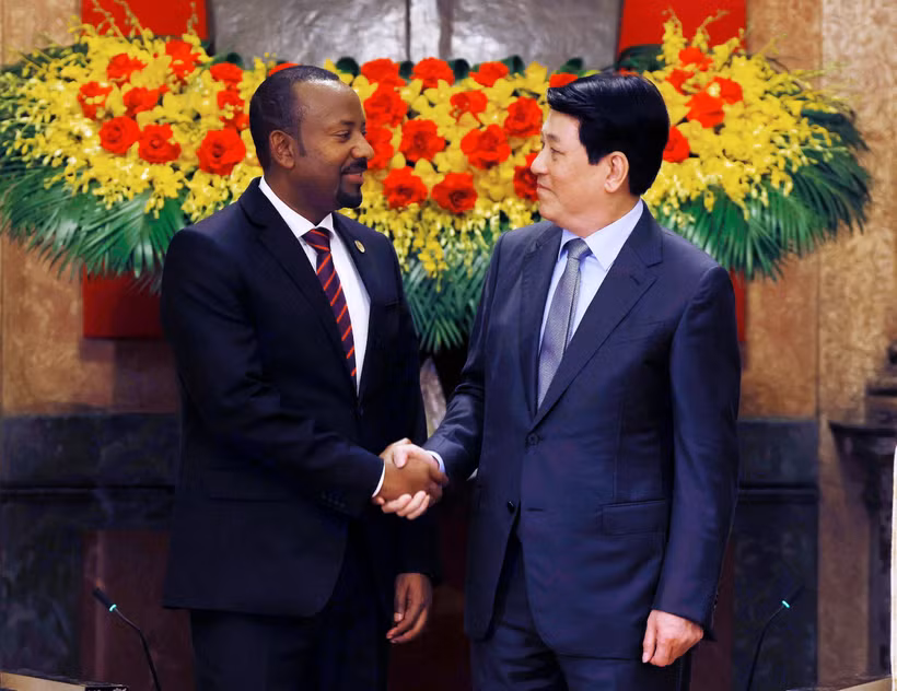Le président de l'État, Luong Cuong (droite) et le Premier ministre éthiopien, Abiy Ahmed Ali, en visite officielle au Vietnam et participant au 4e Sommet du P4G. Photo : VNA