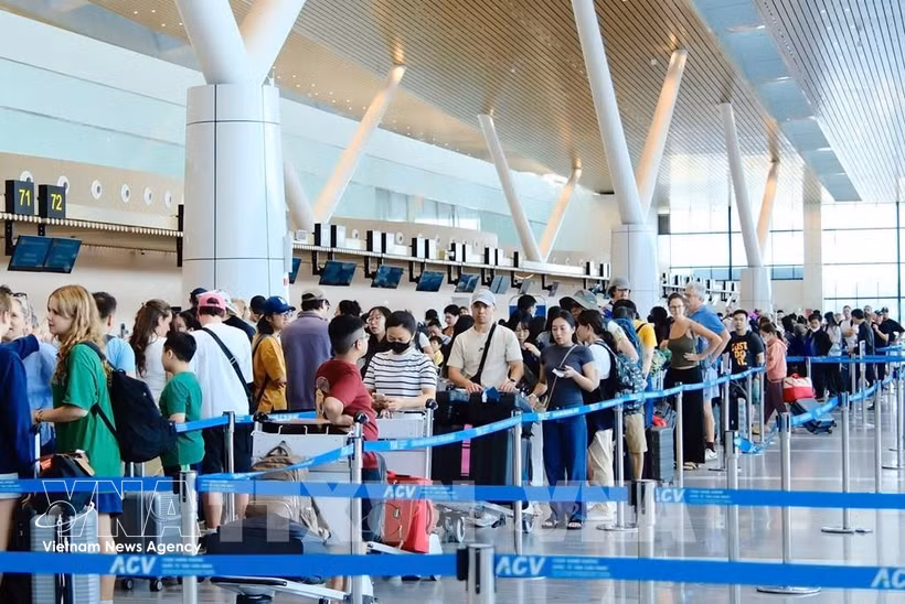  A l'aéroport de Tan Son Nhat. Photo : VNA