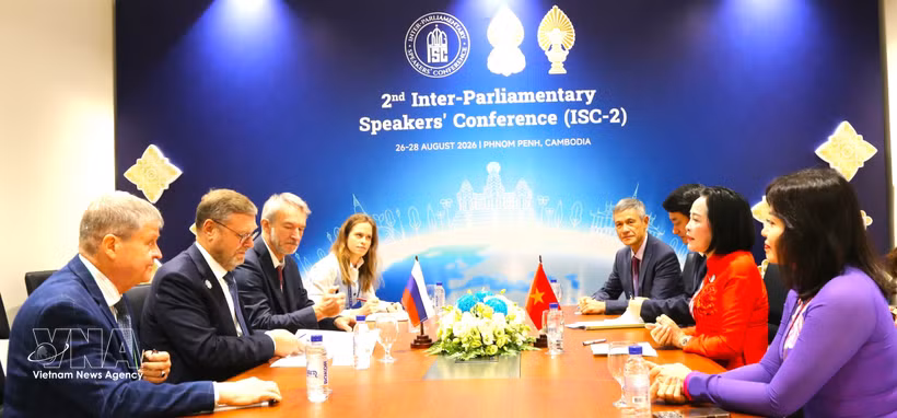 La rencontre entre le vice-présidente de l’Assemblée nationale Nguyen Thi Thanh et le président du Conseil de la Fédération de Russie, Konstantin Kosachev. Photo : VNA
