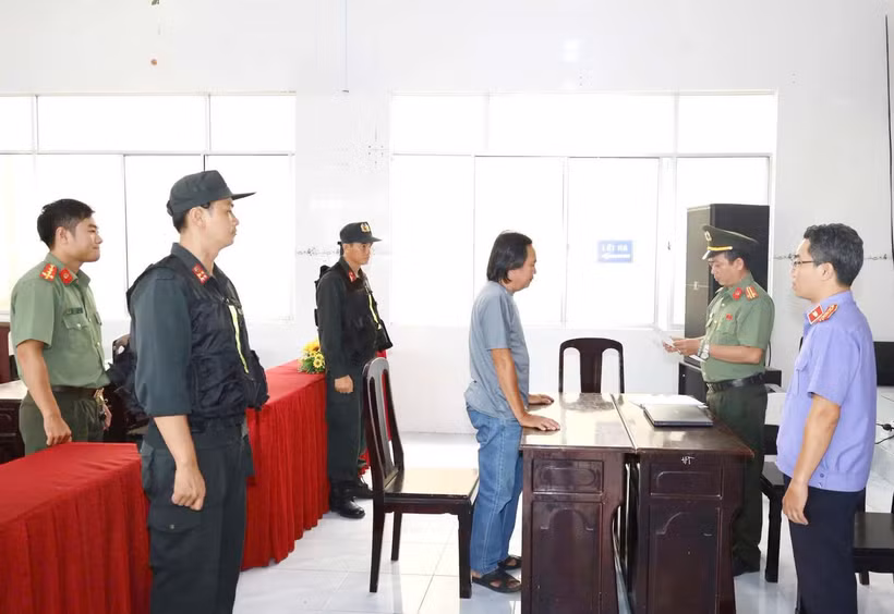 La Police de Can Tho a engagé des poursuites et placé en détention provisoire Nguyen Ngoc Thao, accusé d’avoir utilisé les réseaux sociaux pour diffuser des contenus considérés comme faux ou nuisibles. Photo : baocantho
