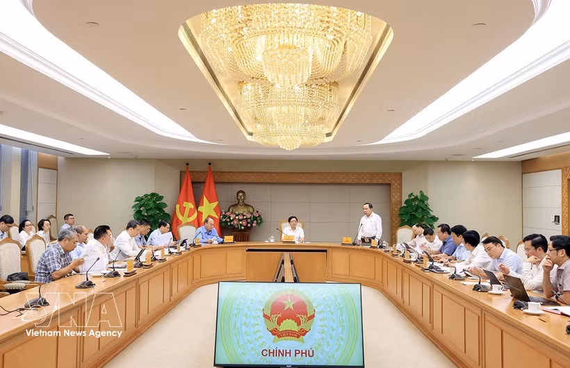 Le vice-Premier ministre Ho Quoc Dung préside une réunion consacrée à l’état d’avancement des missions de développement des technologies stratégiques. Photo : VNA