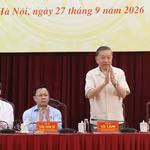 Le secrétaire général du Parti communiste du Vietnam (PCV) et président vietnamien, To Lam, rencontre des électeurs de Hanoï. Photo: VNA