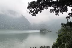 Lac de Ba Be. Photo: baotintuc.vn