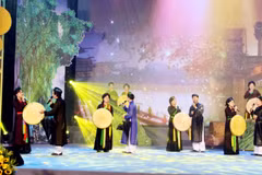 Artistes du district de Viet Yen lors du Festival 204. Photo: baodantoc.vn