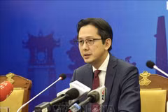 Le vice-ministre des Affaires étrangères ,Do Hung Viet, préside une conférence de presse dans l'après-midi du 15 avril 2024 à Hanoï, annonçant le rapport national pour le 4e cycle de l'EPU. Photo: VNA