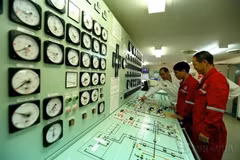 Experts russes et vietnamiens à bord du Vietsovpetro – 01. Photo: VNA