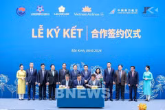 Vietnam Airlines signe des accords de coopération d'une valeur totale de près de 450 millions d'USD en Chine