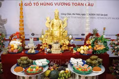 Des Vietnamiens au Laos et en France commémorent les rois fondateurs Hùng